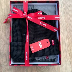 Levi's Men’s 2 Piece Waffle Knit Beanie & Scarf Gift Set